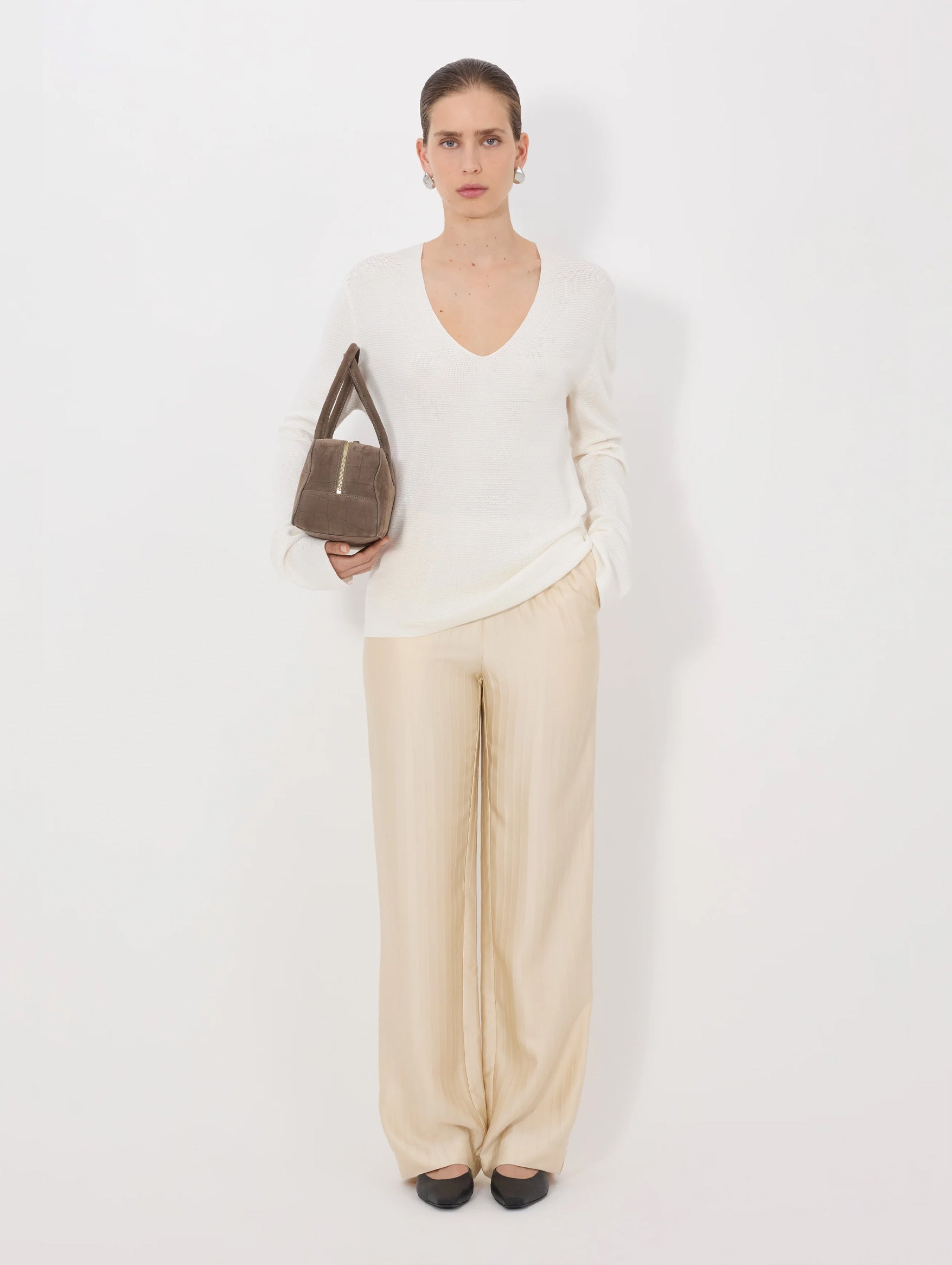 Saya V-neck Sweater in Ivory