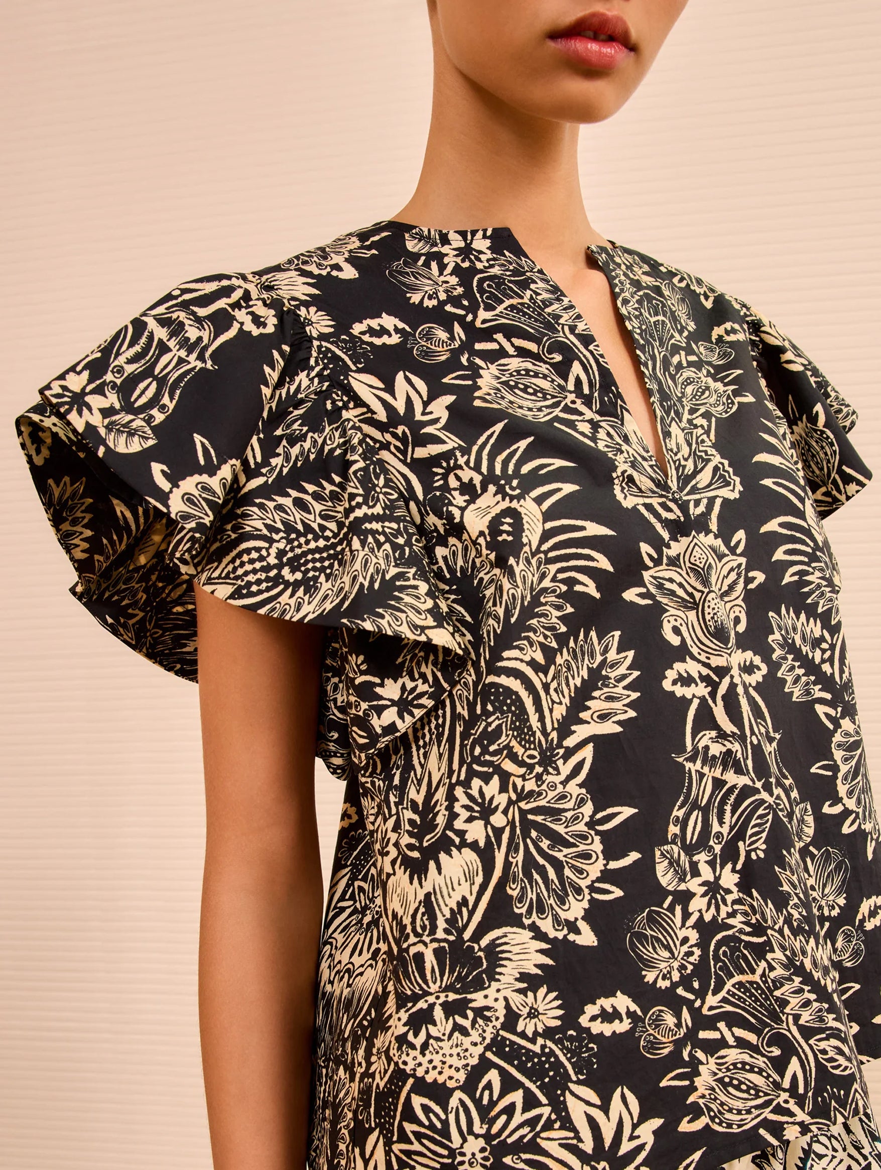 Severine Flutter Sleeve Top in Noir Flora