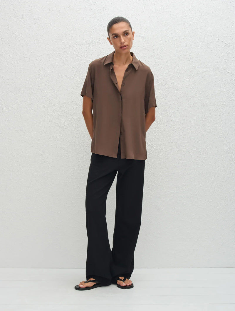 Short Sleeve Silk Shirt in Truffle