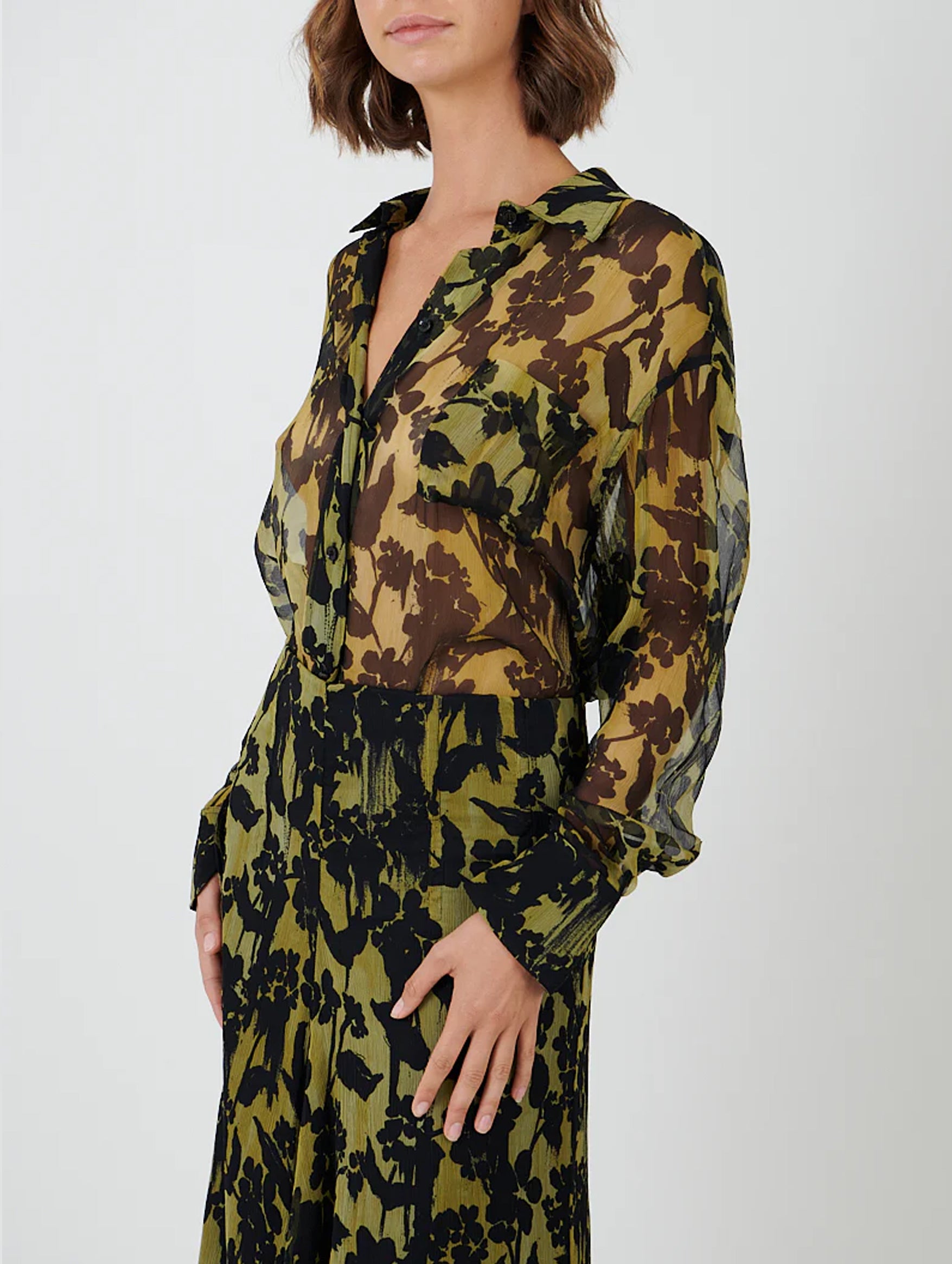 Silk Shirt in Willow Black