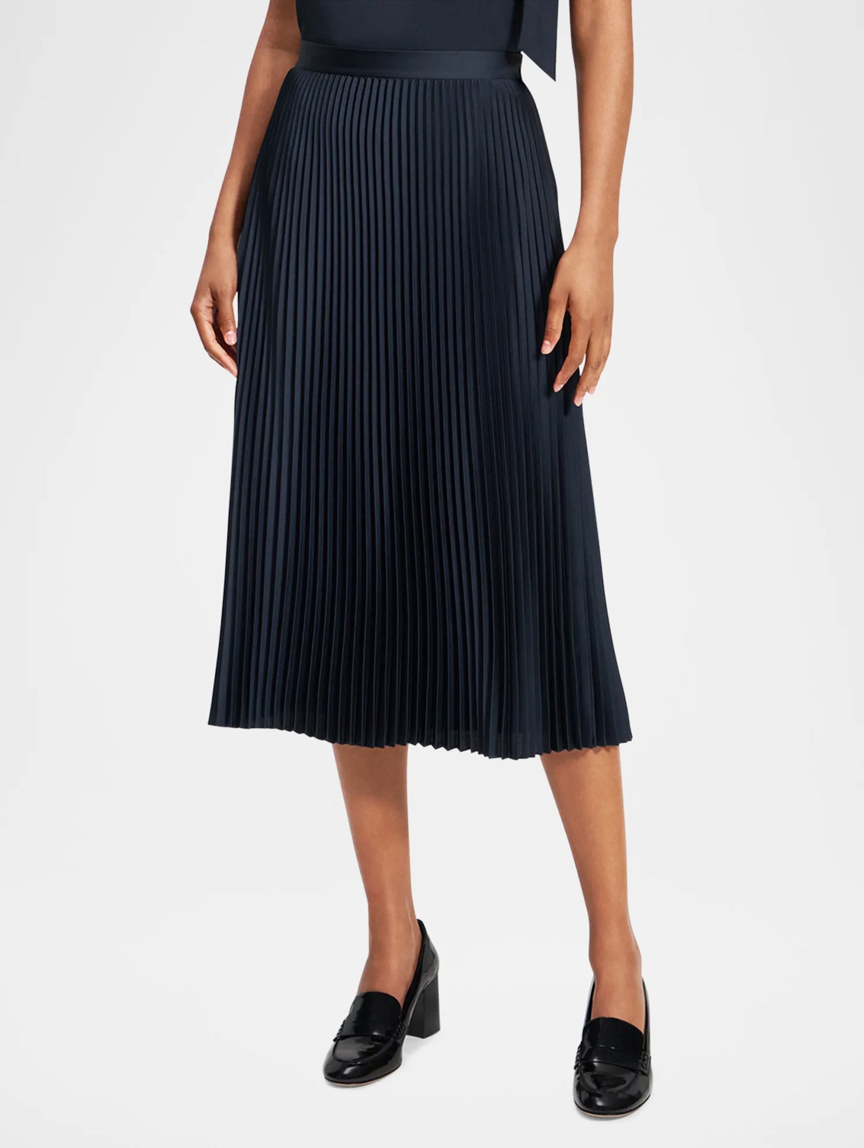 Slim Pleat Skirt in Navy