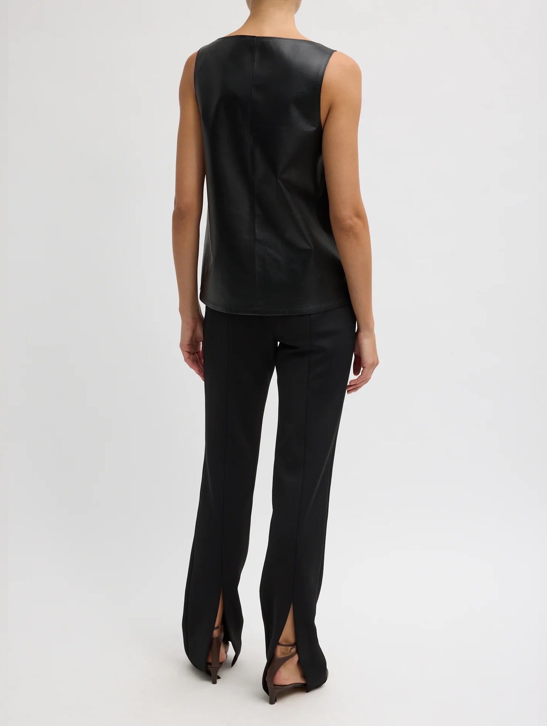 Spring Bonded Twill Elfie Short Trouser in Black