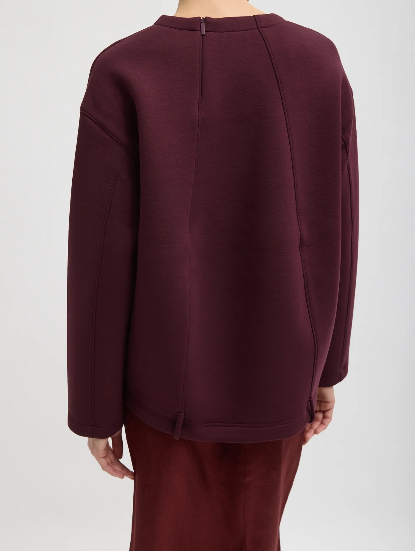 Bonded Viscose Easy V-Neck in Crimson