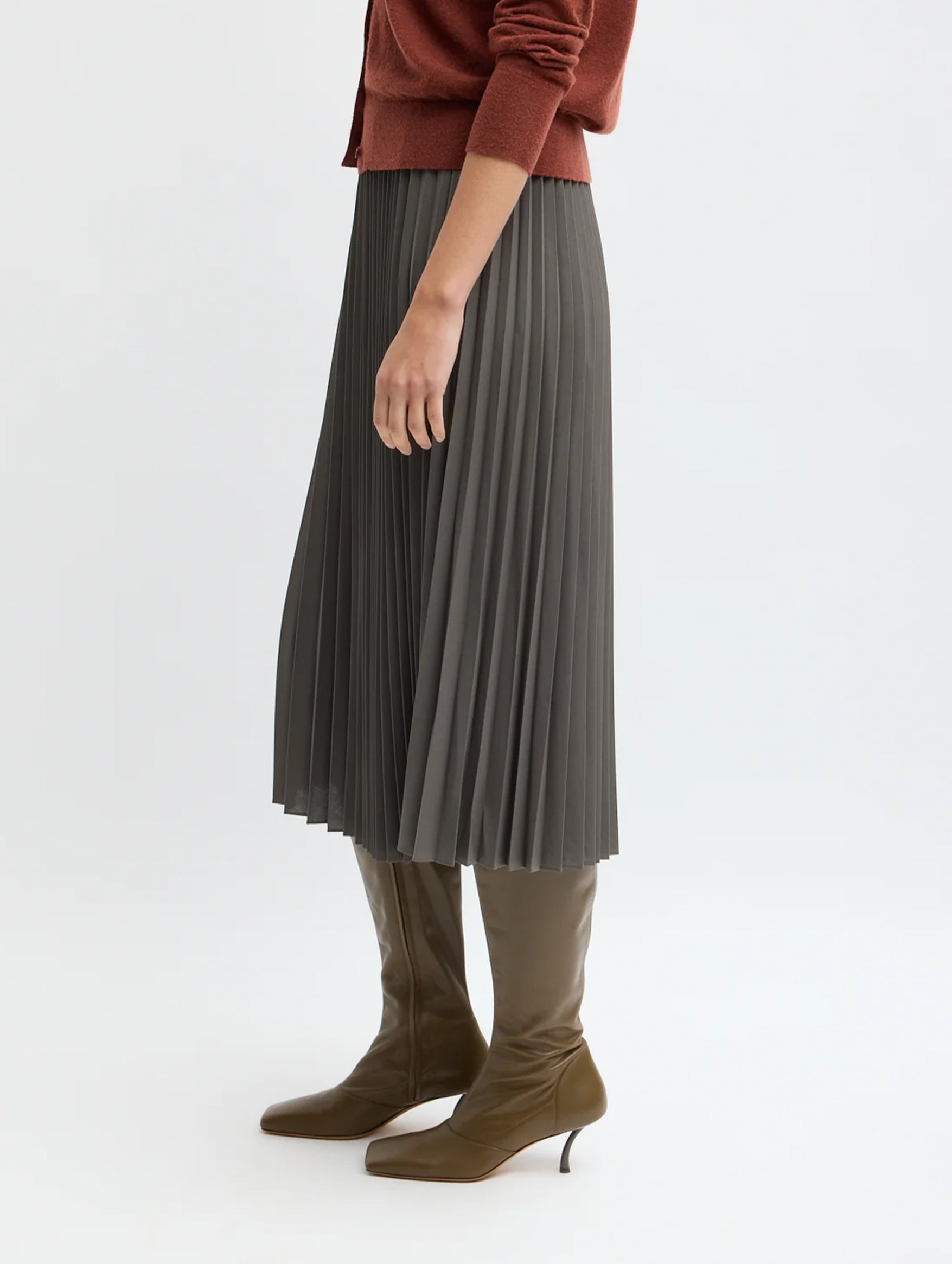 Tropical Wool Pleating Sunray Skirt in Dark Stone
