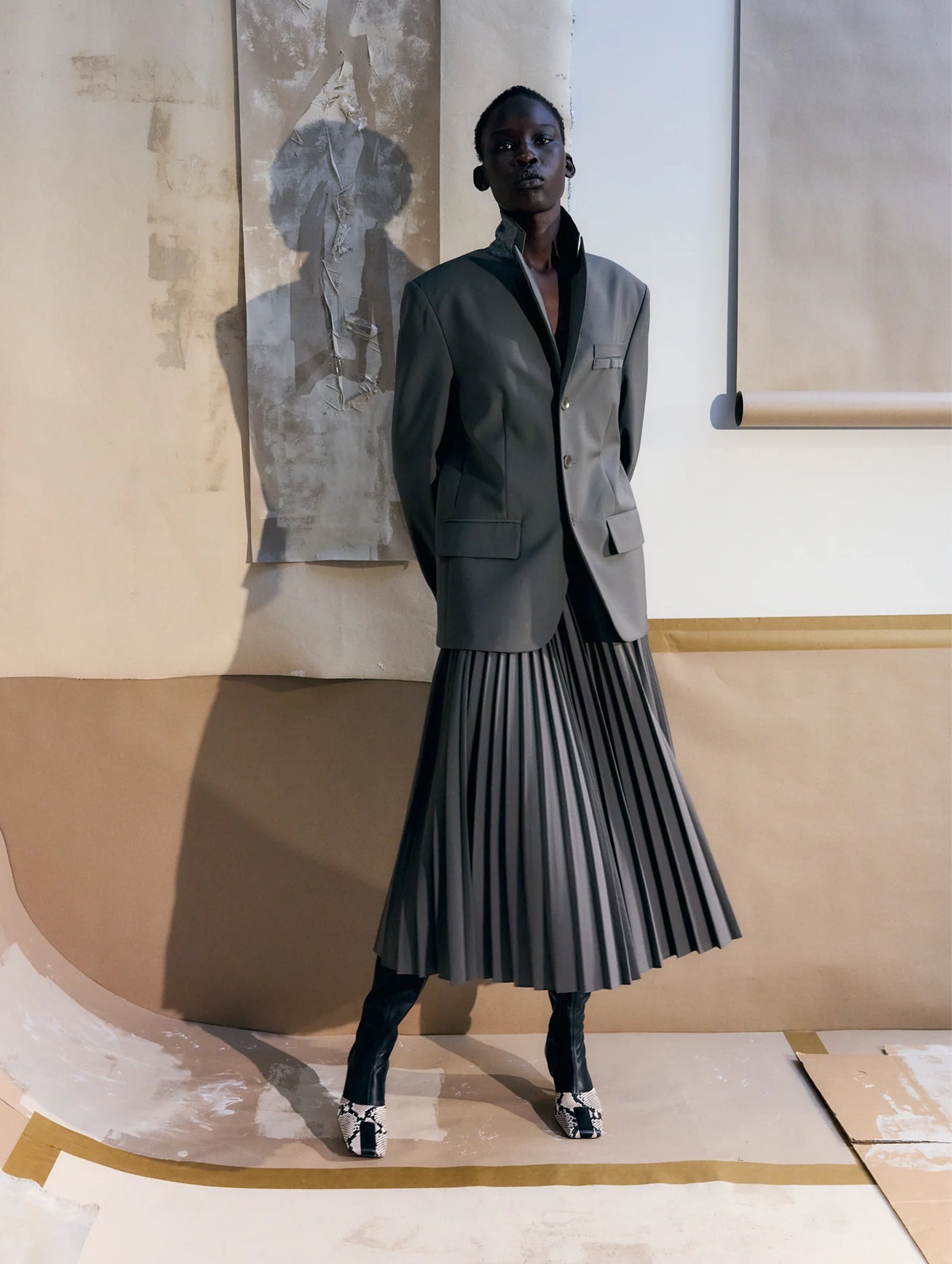 Tropical Wool Pleating Sunray Skirt in Dark Stone