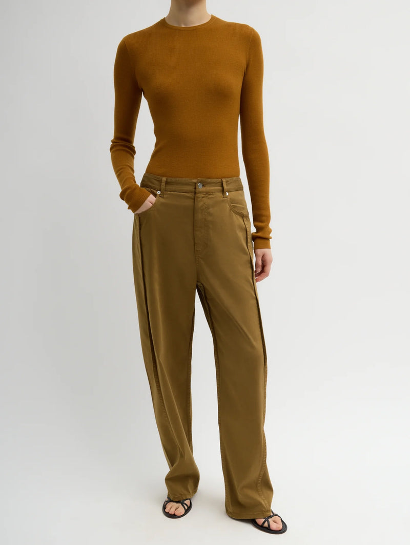 Garment Dyed Stretch Twill Regular Tuck Pant in Dark Tan