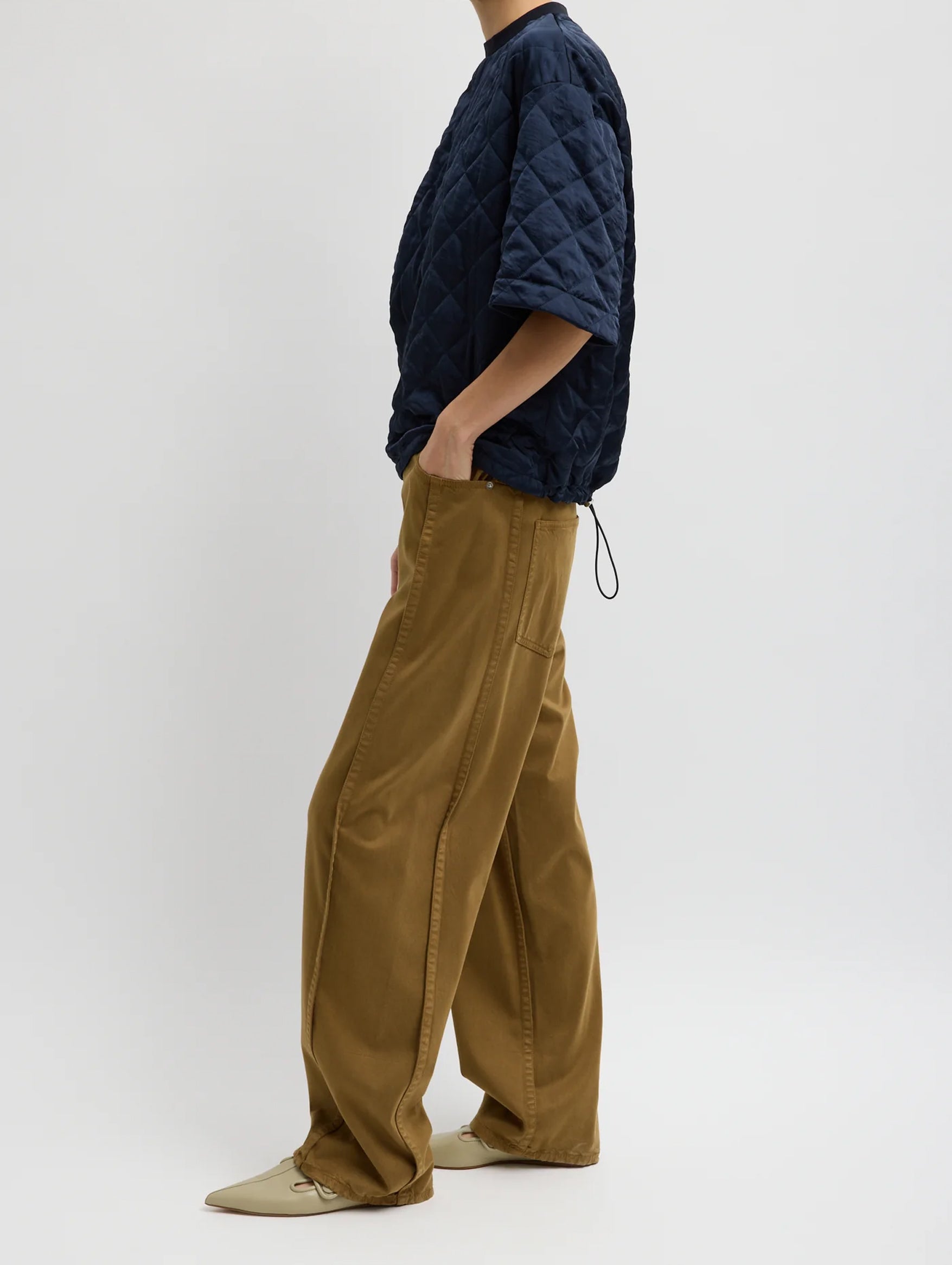 Garment Dyed Stretch Twill Regular Tuck Pant in Dark Tan