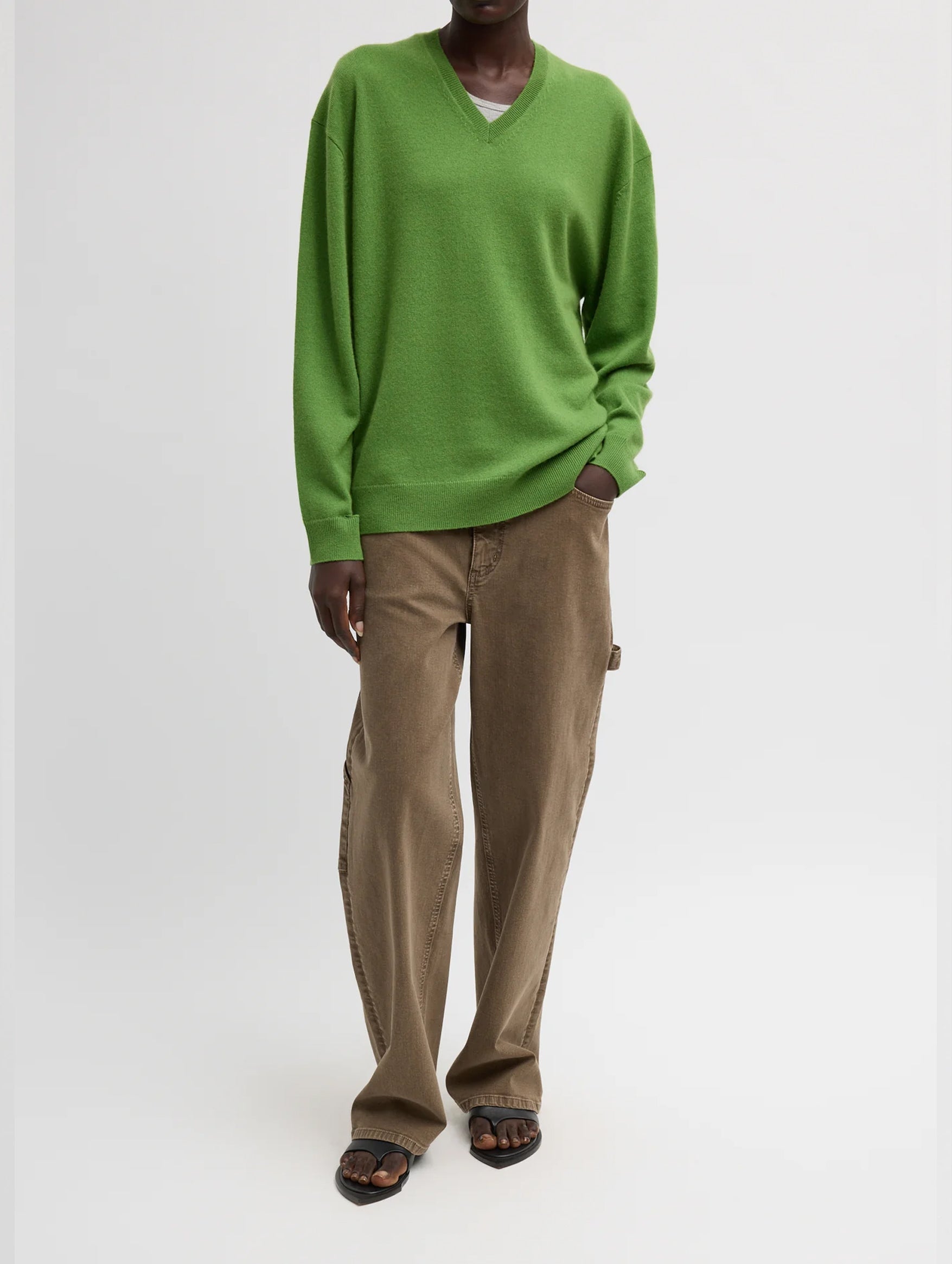 Washable Cashmere Easy V-Neck Sweater in Avocado