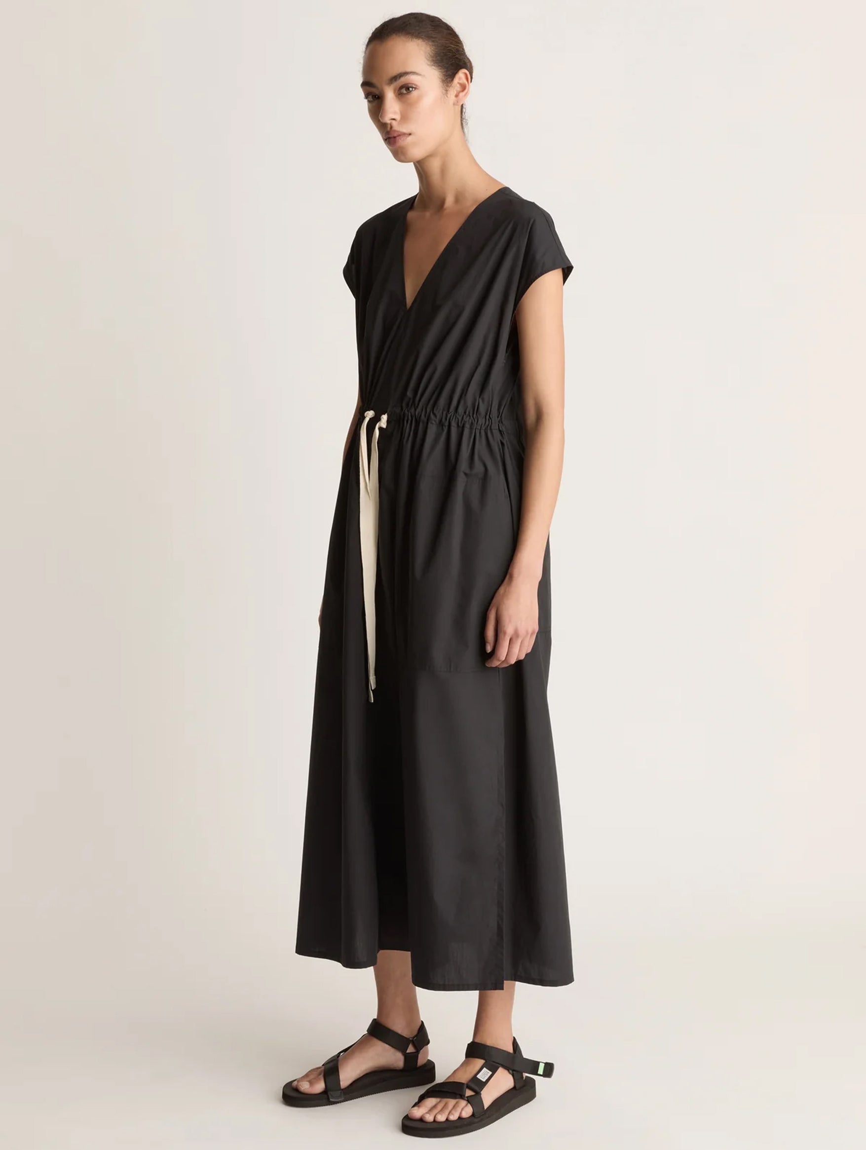 LM Poplin V Neck Dress in Black