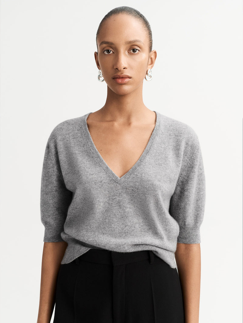 V-Neck T-Shirt in Grey