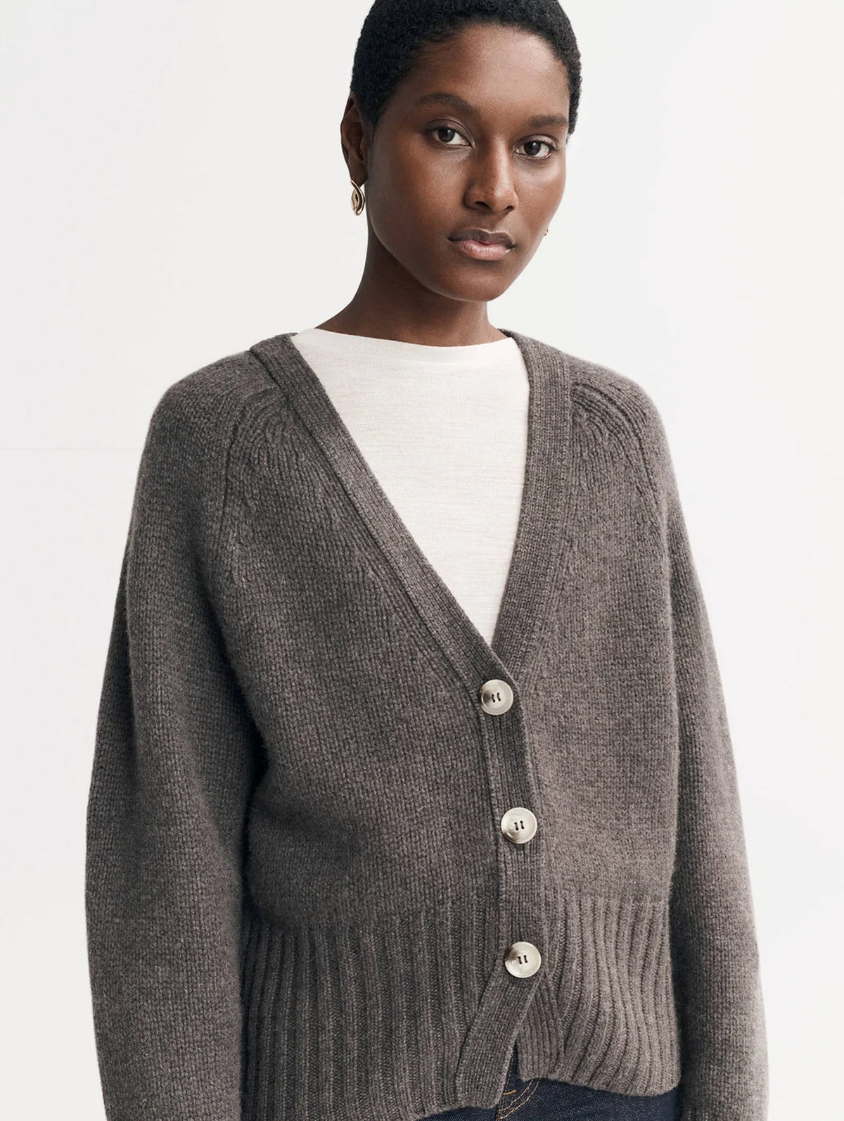 V-Neck Cashmere Cardigan in Wood