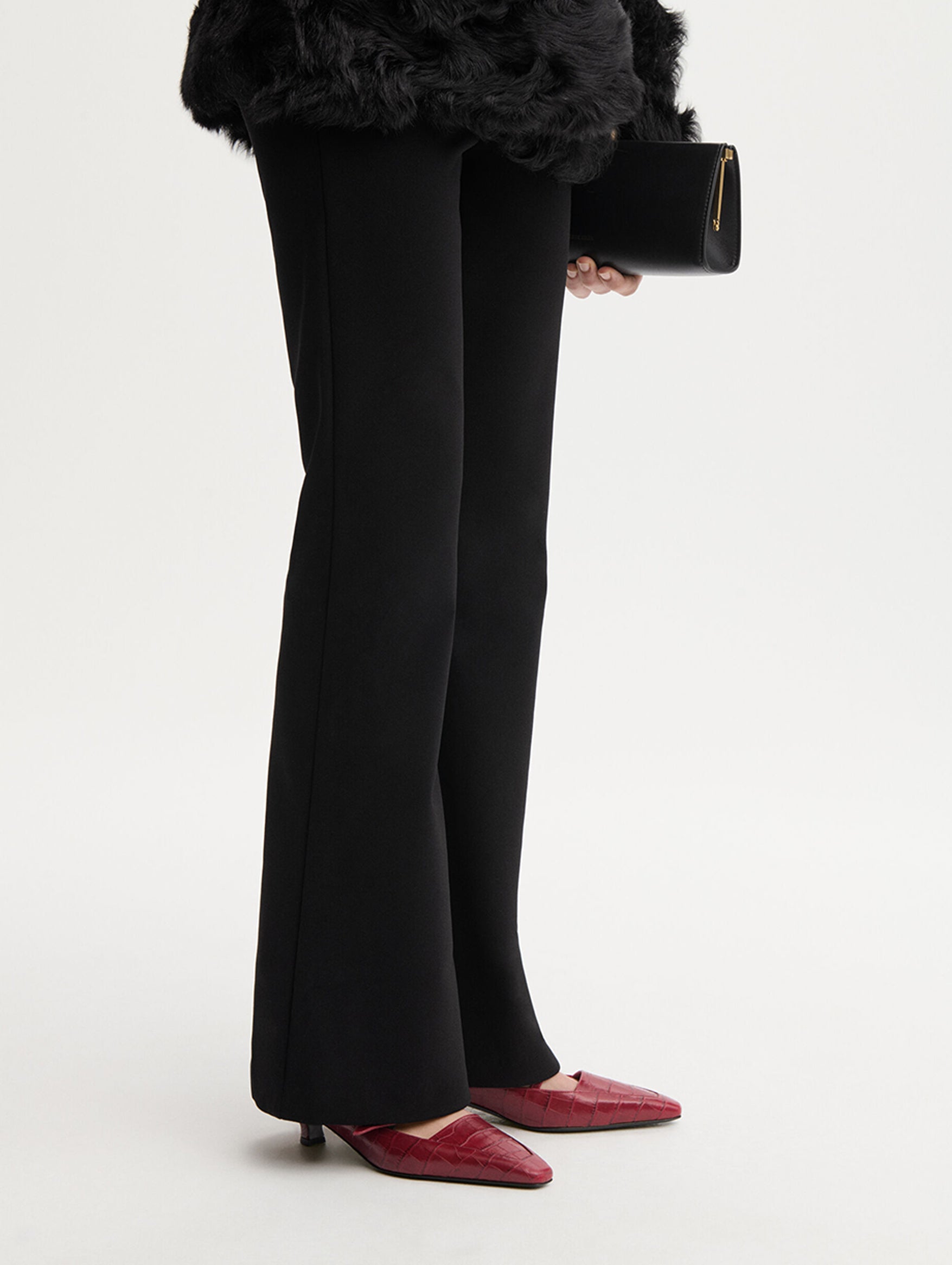 Vilesa Cropped Trousers in Black