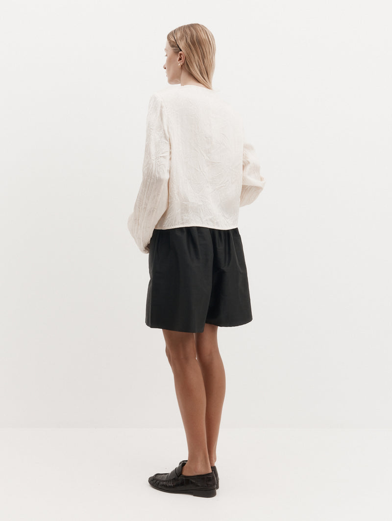 Voluminous Short in Black