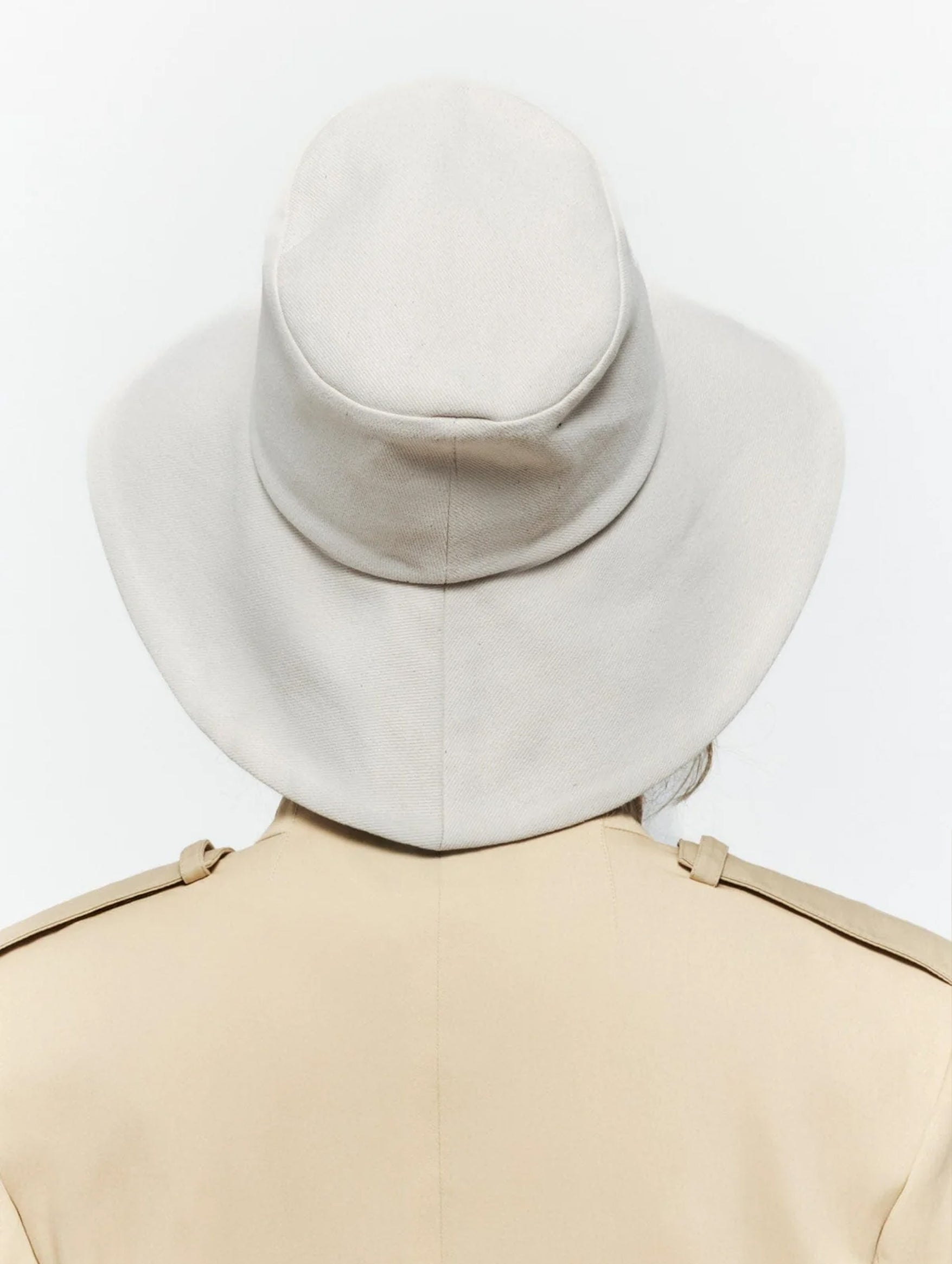 Walker Bucket Hat in Off White