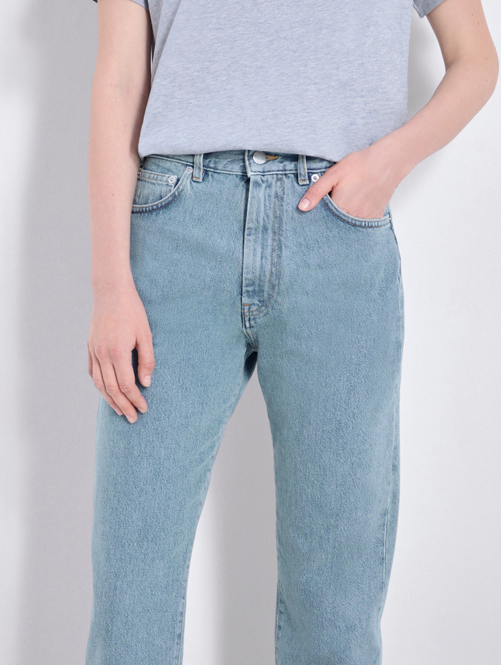 Wular Straight Denim Jeans in Light Blue