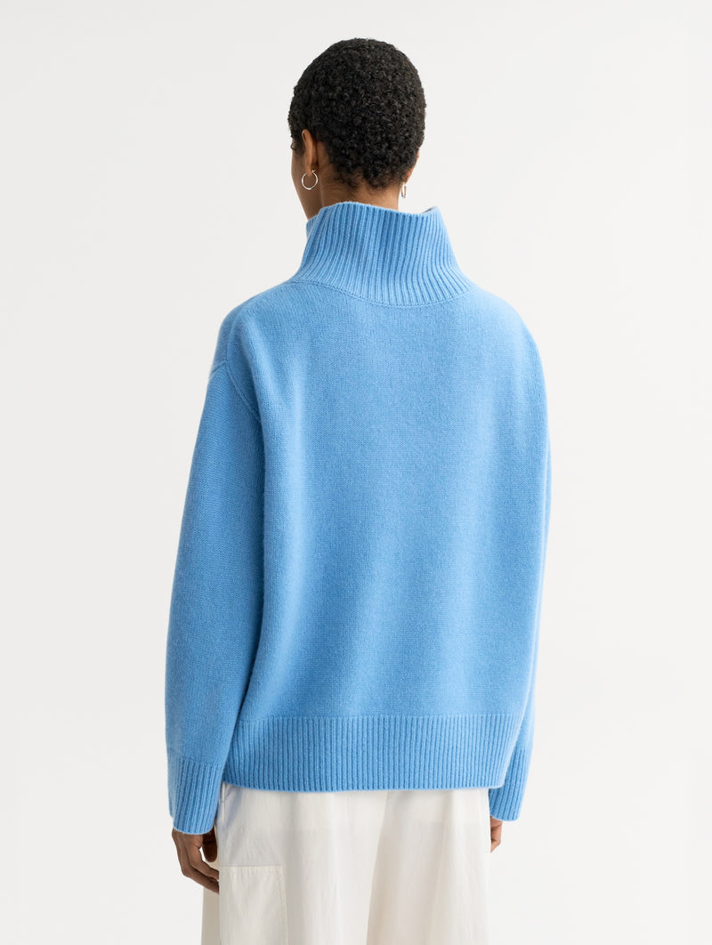 Boyfriend Cashmere Turtleneck in Azure
