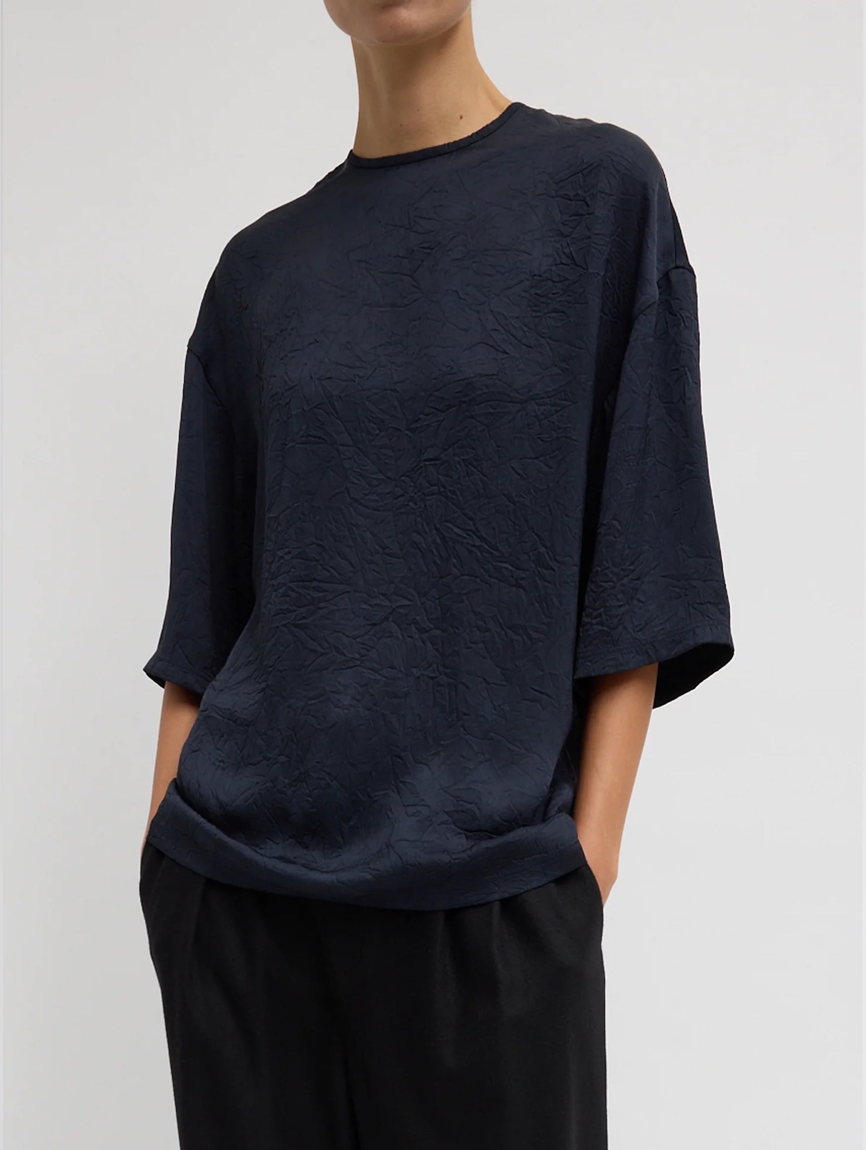 Crinkle Shirting Easy T-Shirt in Midnight Navy