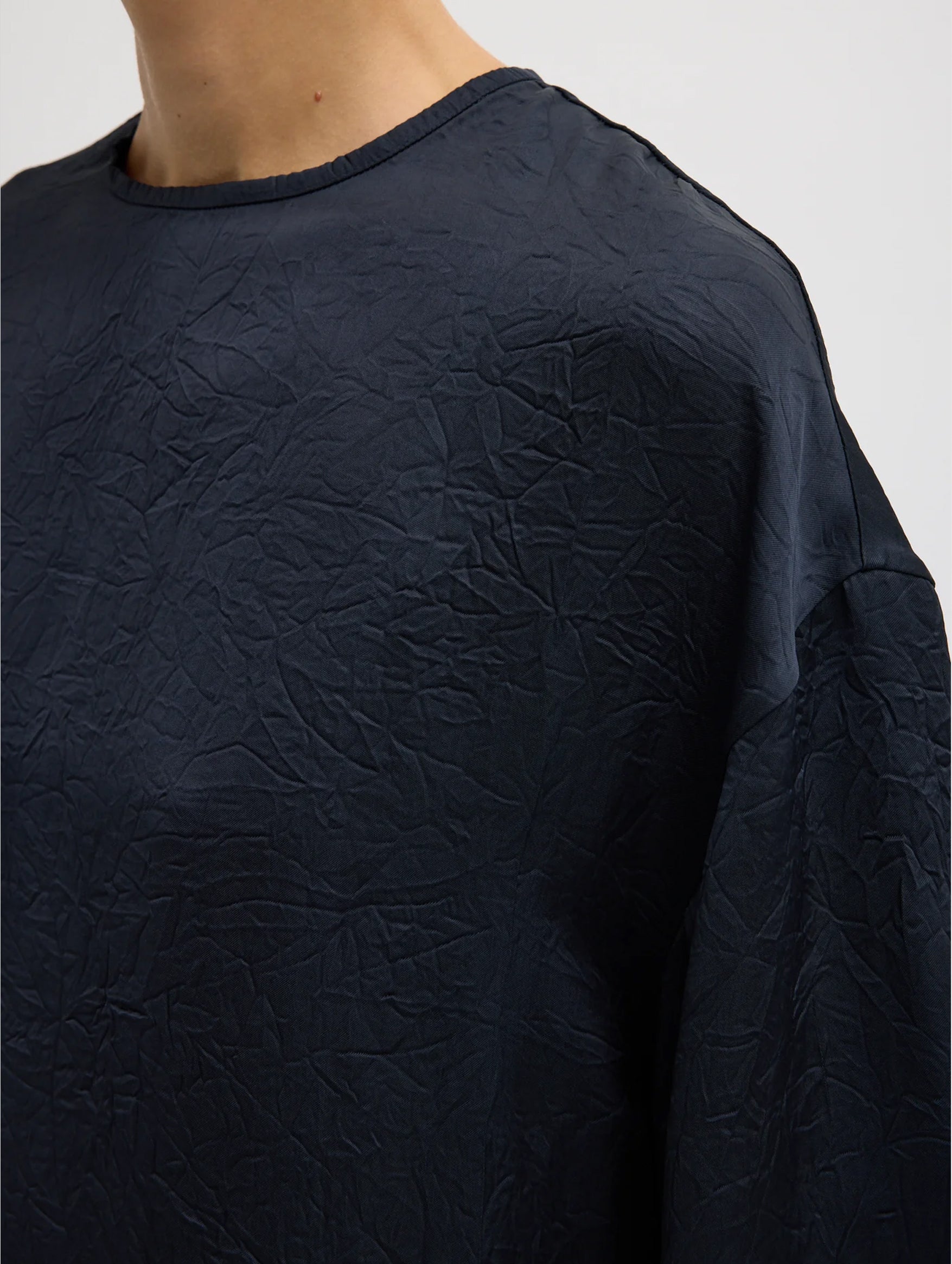 Crinkle Shirting Easy T-Shirt in Midnight Navy