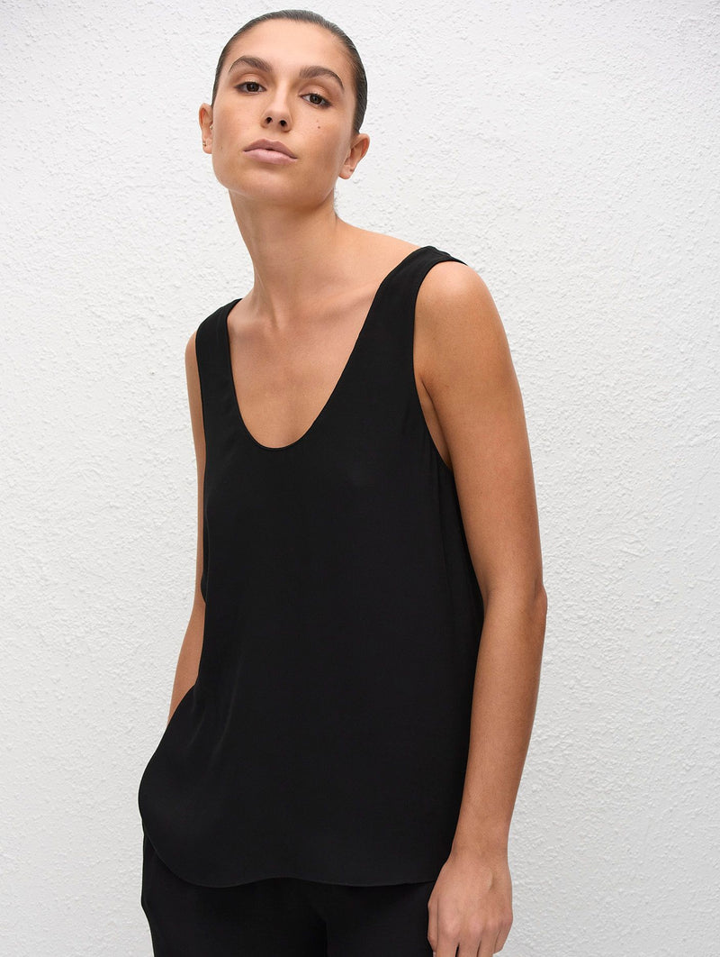 Fluid Scoop Tank in Black