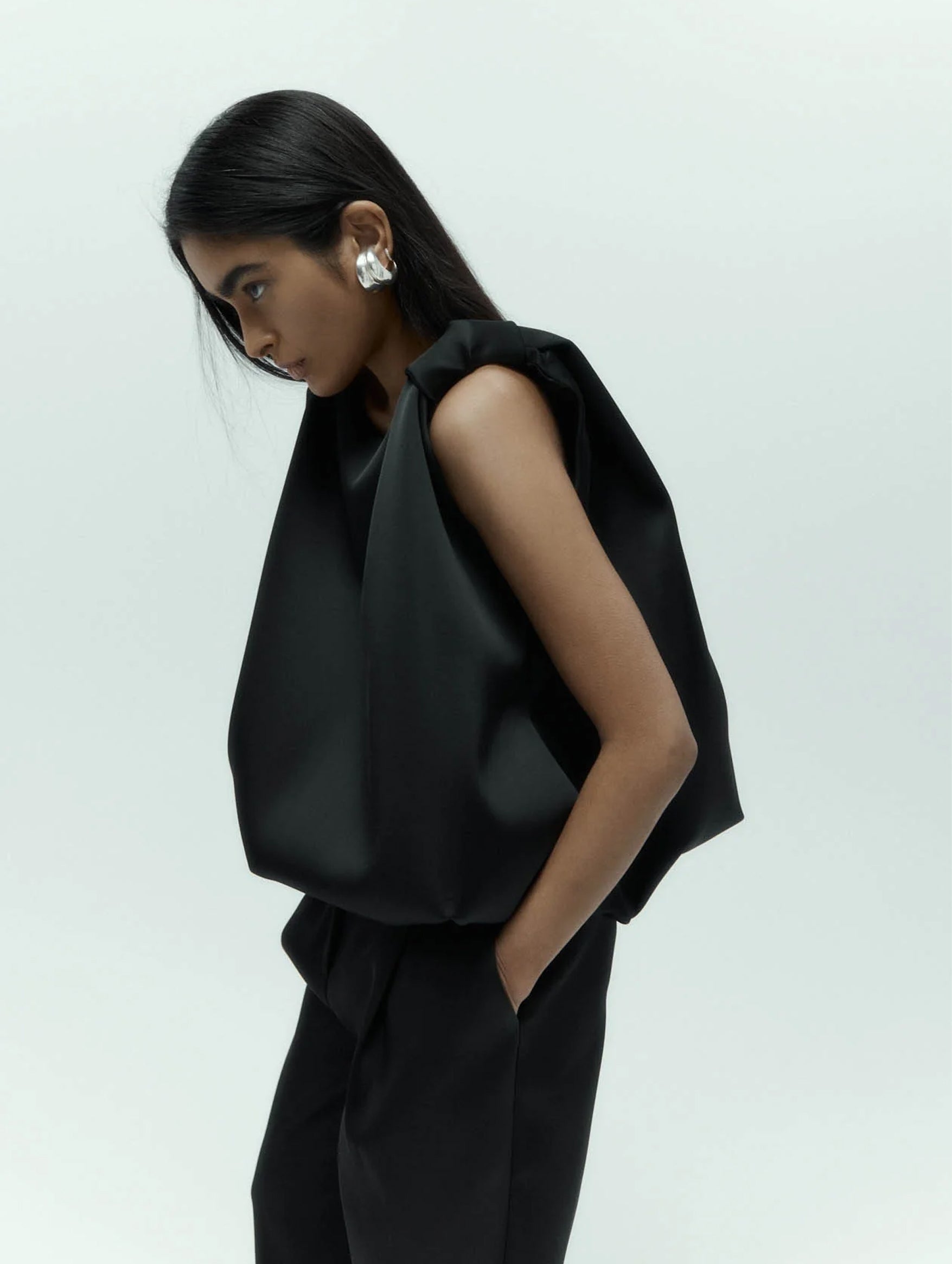 Knot Top in Black