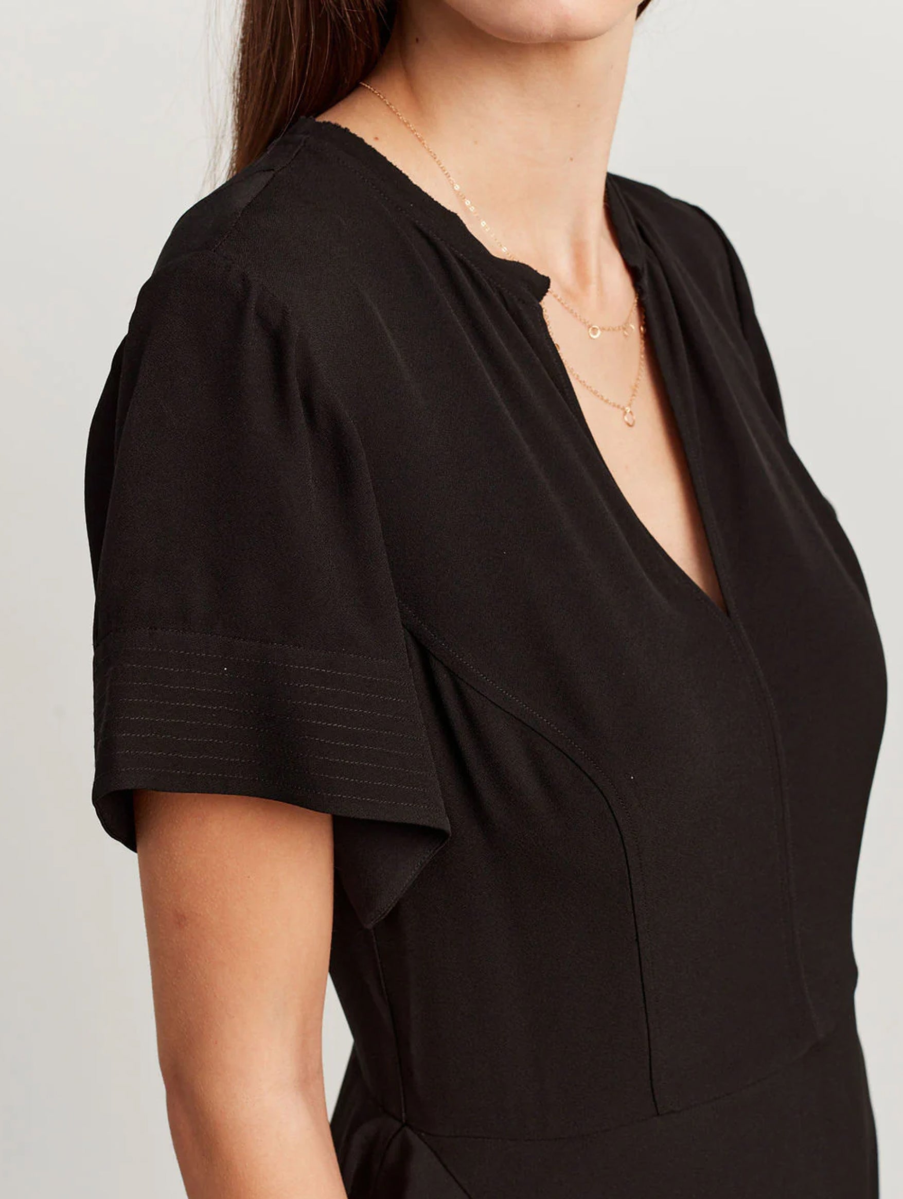 Nadya Short Sleeve Midi Dress in Noir