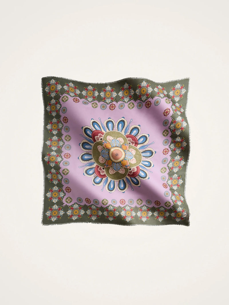 Square Scarf in Dusty Pink Nucleus Placée