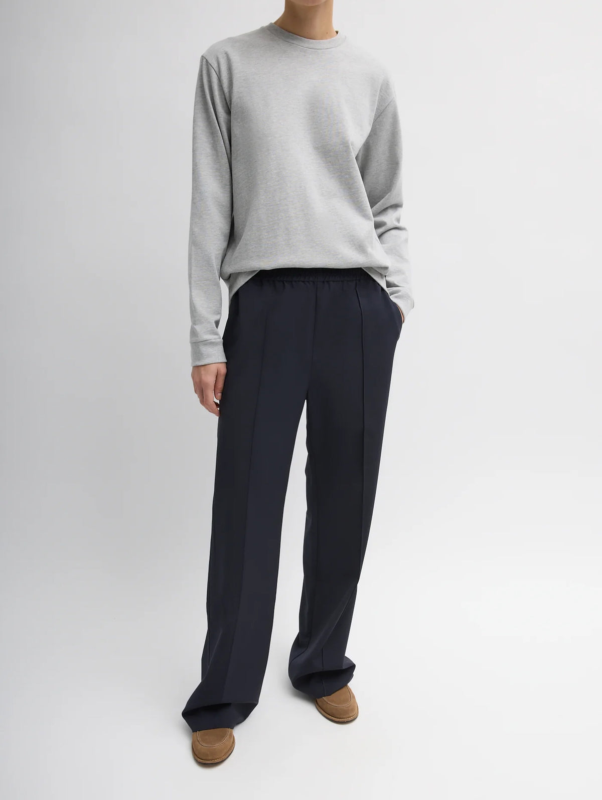 Tropical Wool Short Scottie Jogger in Navy