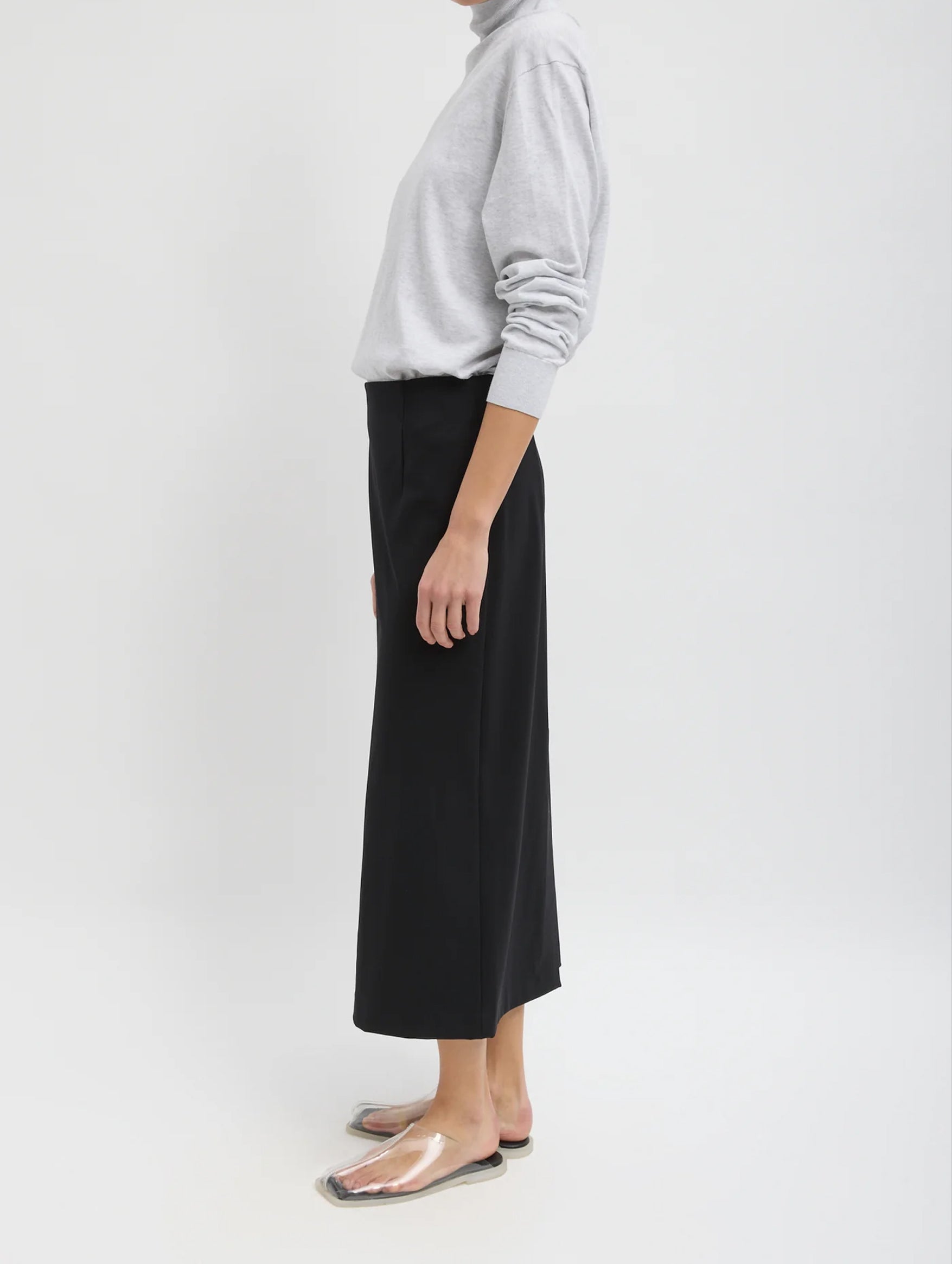 Compact Ultra Stretch Knit Pencil Skirt in Black