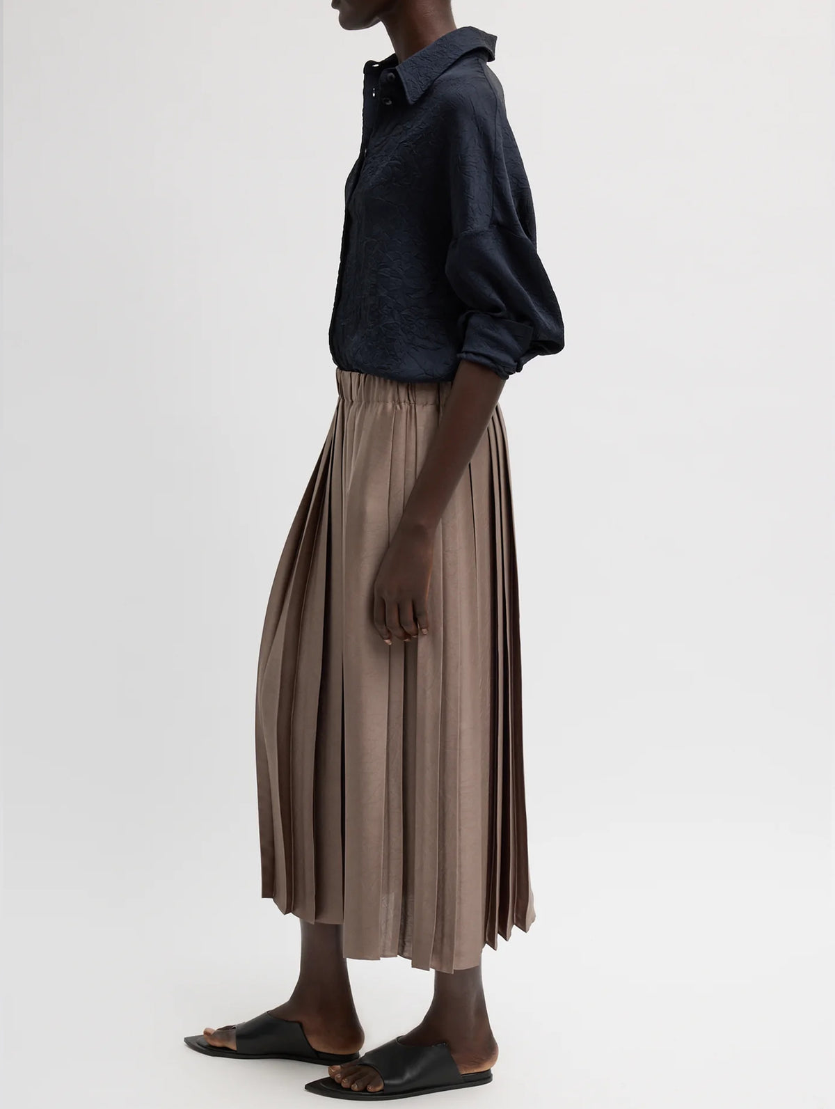 Feather Weight Pleated Pull On Skirt in Dark Stone
