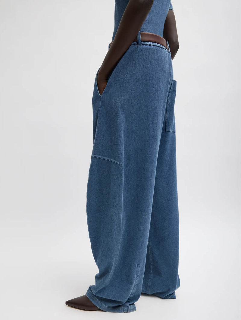 Stretch Denim Knit Short Winslow Pant in Classic Wash