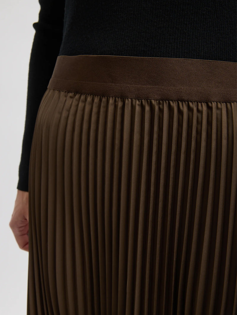 Nylon Pleating Sunray Pullon Skirt in Brown