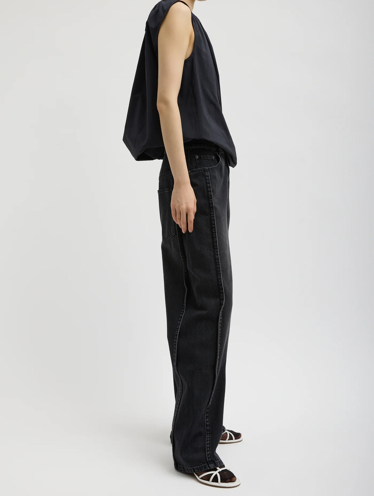 Short Tuck Jean in Vintage Black Denim