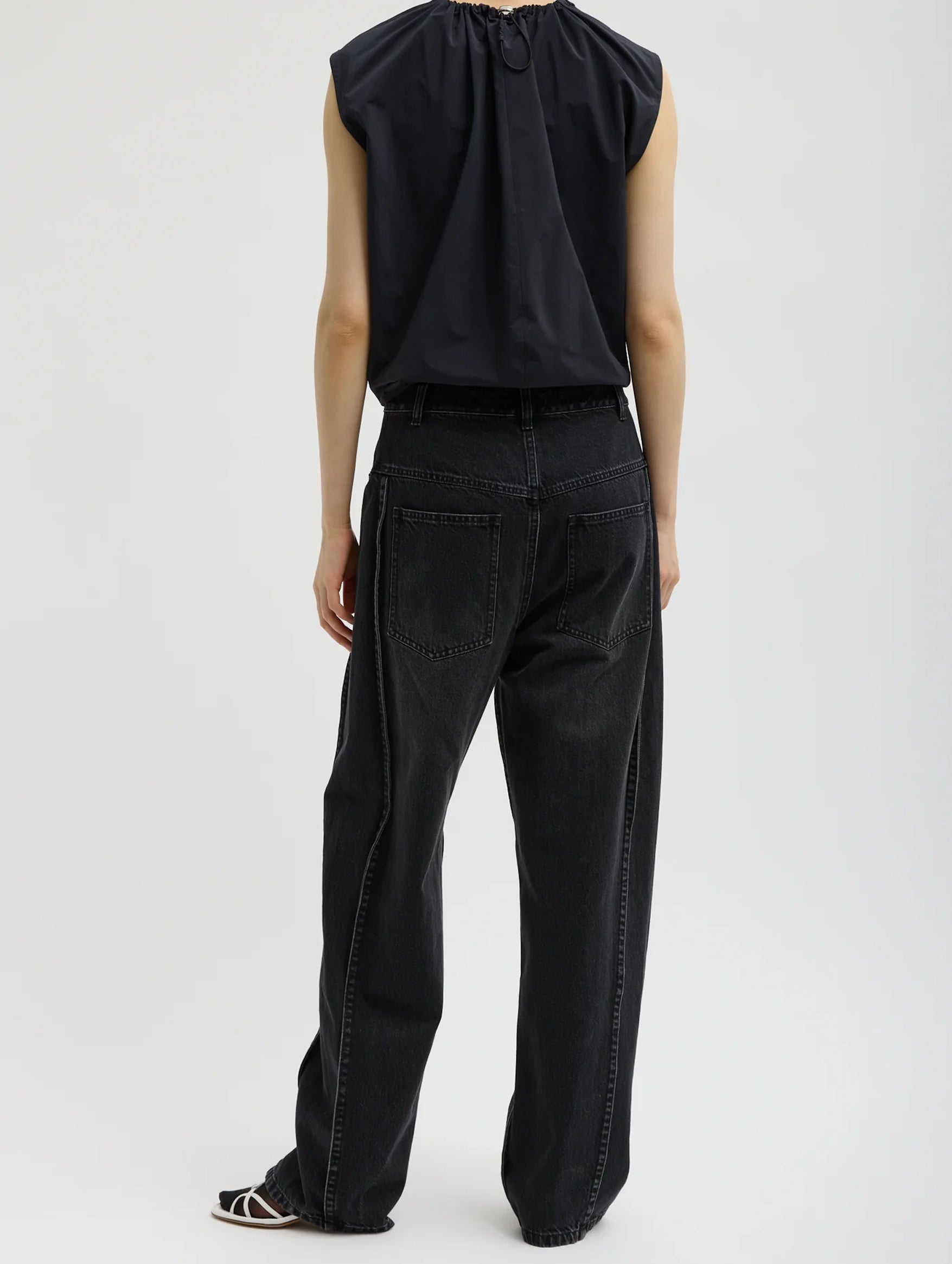 Short Tuck Jean in Vintage Black Denim