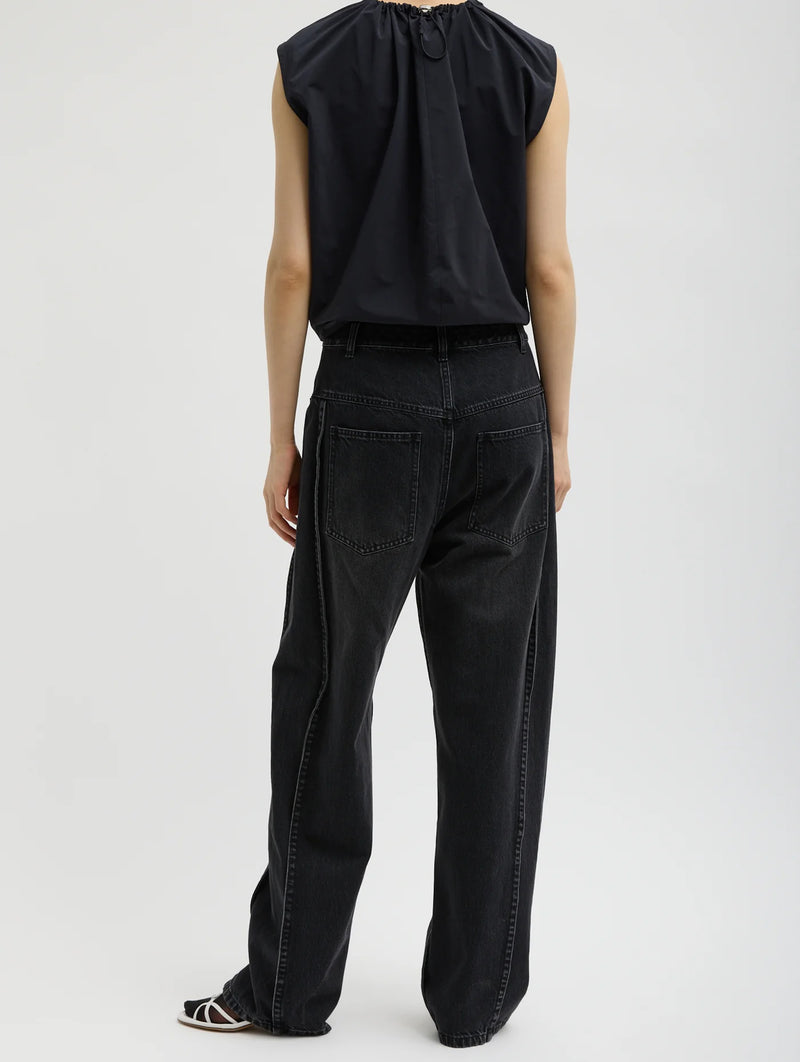 Short Tuck Jean in Vintage Black Denim