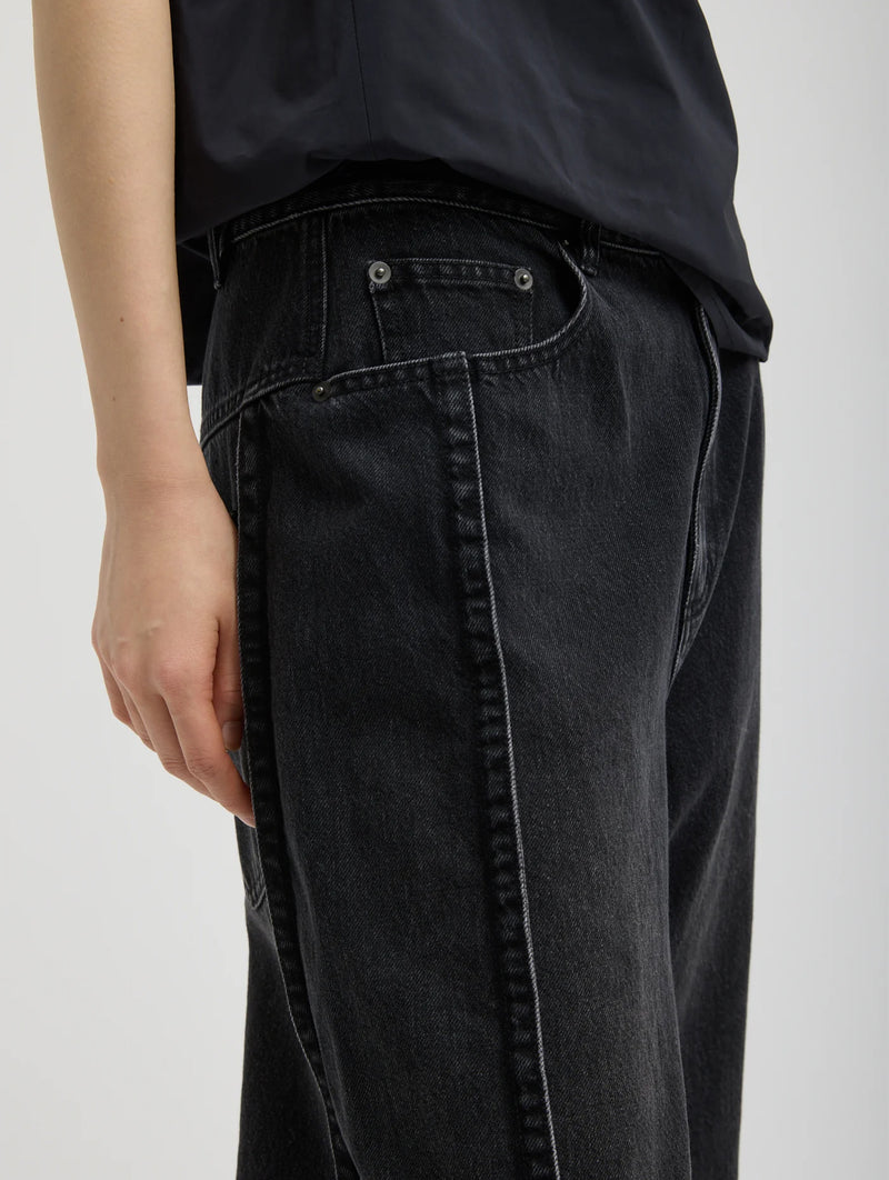 Short Tuck Jean in Vintage Black Denim