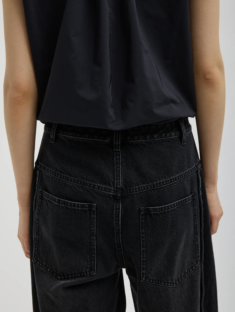 Short Tuck Jean in Vintage Black Denim
