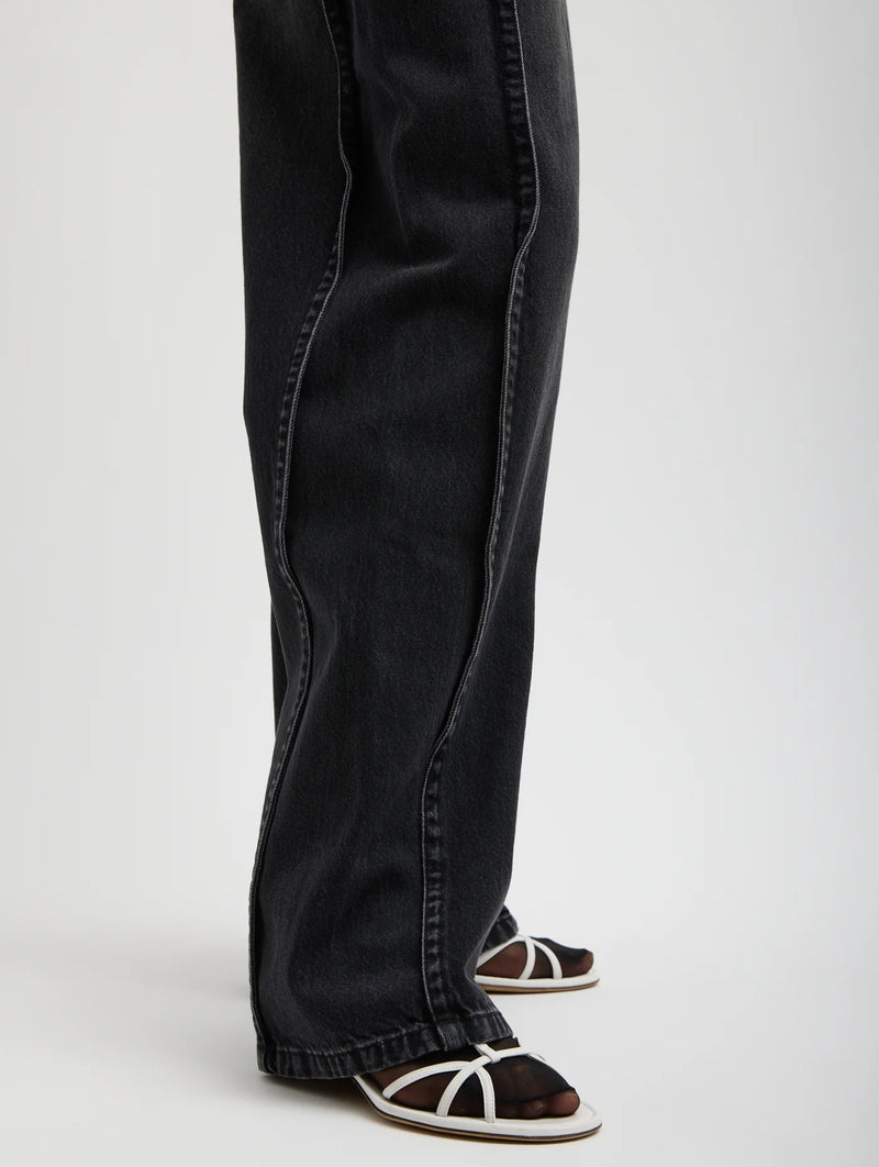 Short Tuck Jean in Vintage Black Denim