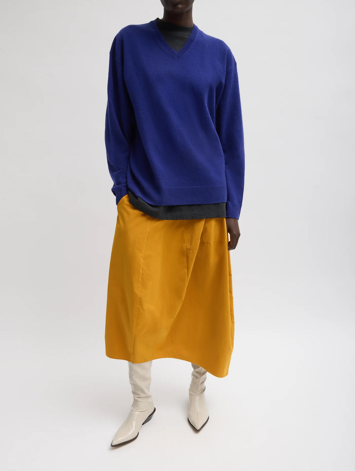 Washable Cashmere Easy V Neck Sweater in Ink Blue
