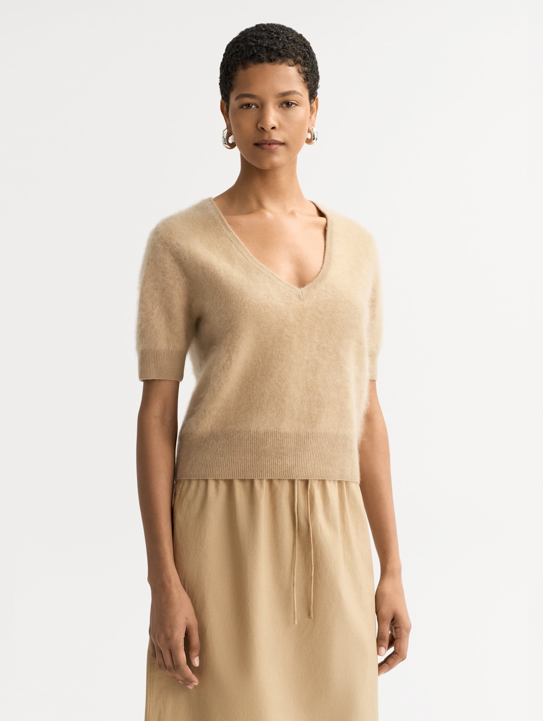 Brushed Cashmere V-neck T-shirt in Camel