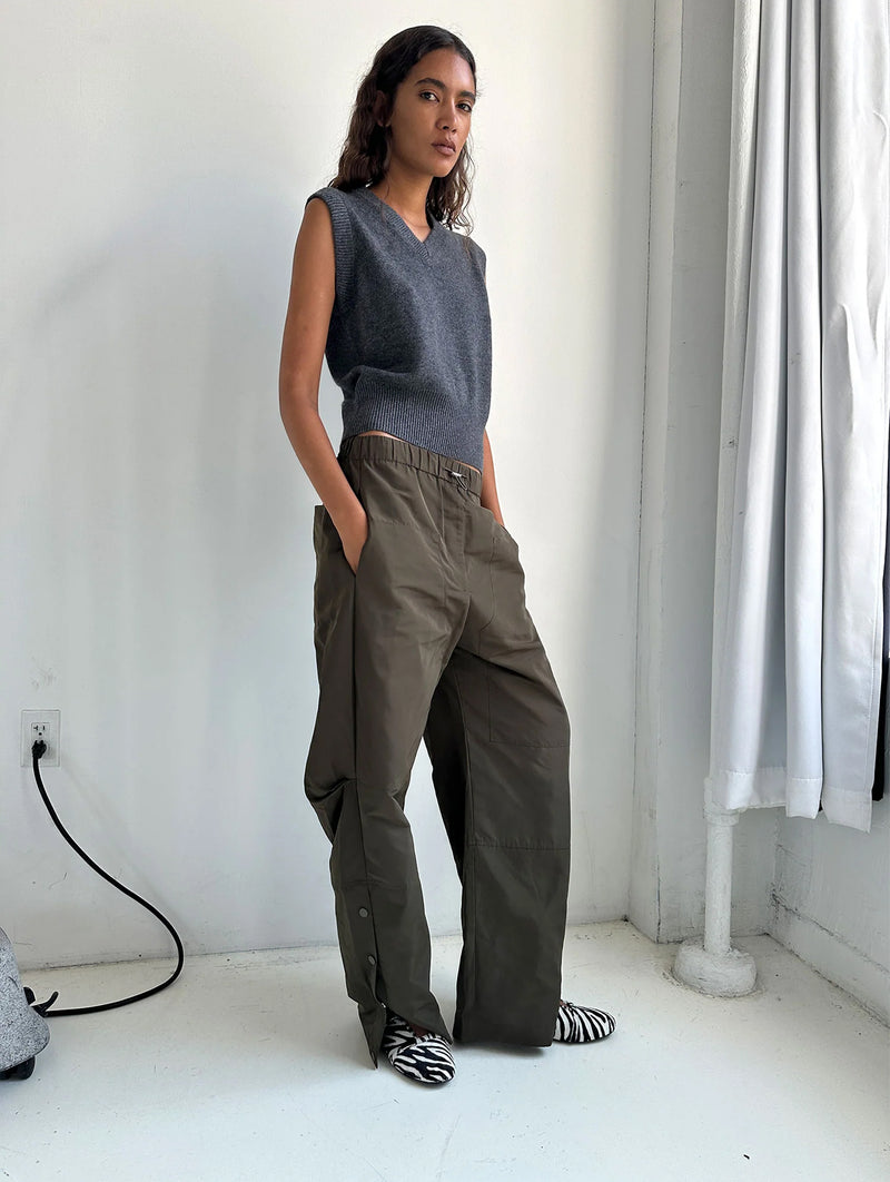 Merino Cashmere Vest in Charcoal